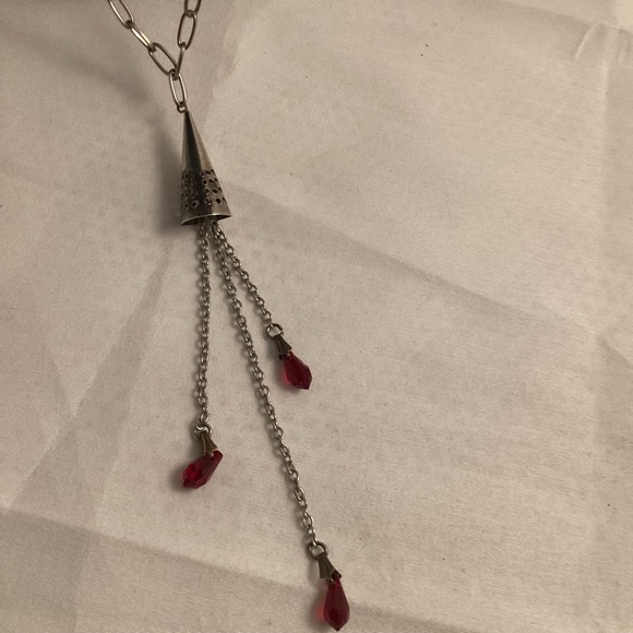 Red beads on silver tone chain with metallic tassel necklace - Picture 2 of 7